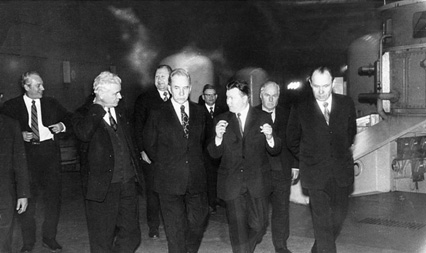 А.Н. Косыгин с министрами П.С. Непорожним и П.Ф. Ломако в машинном зале Вилюйской ГЭС А.Н. Косыгин с министрами П.С. Непорожним и П.Ф. Ломако в машинном зале Вилюйской ГЭС