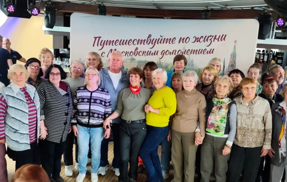 Ветераны Ассоциации прогулялись на просторной яхте флотилии Рэдиссон Ройал под живую музыку Ветераны Ассоциации прогулялись на просторной яхте флотилии Рэдиссон Ройал под живую музыку
