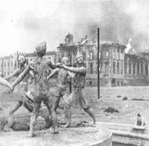 Известный фонтан на фоне горящего ж. д. вокзала Известный фонтан на фоне горящего ж. д. вокзала